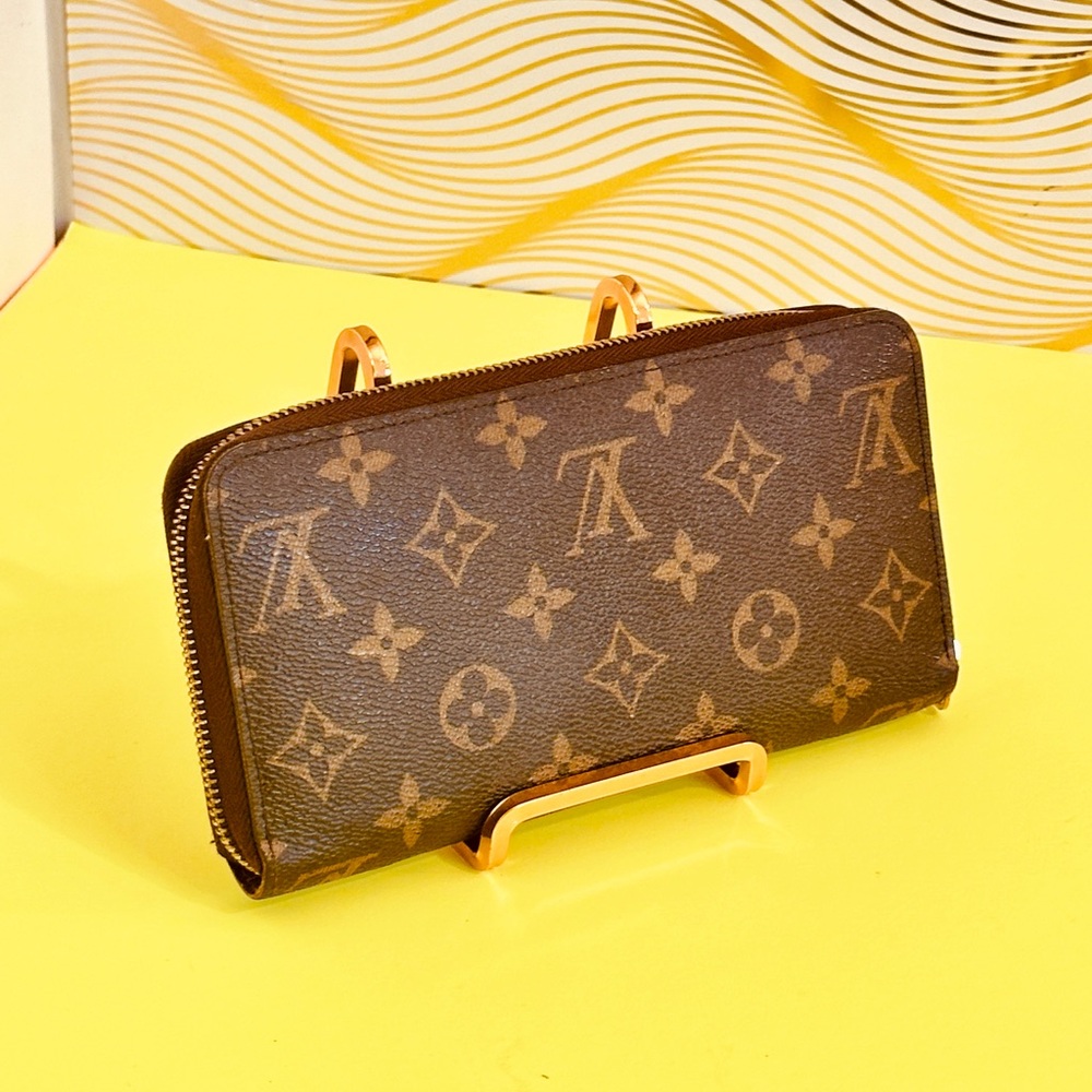 Louis Vuitton Classic Monogram Zipper Wallet Red interior - Picture 8 of 15